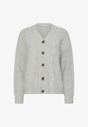 Jasnoszary kardigan z dzianiny warkoczowej z dekoltem w serek, długimi rękawami, ściągaczami na mankietach i pięcioma brązowymi guzikami z przodu.