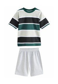 Gestreept T-shirt met korte mouwen in grijs, zwart en groen, gecombineerd met lichtgrijze shorts. Katoenen materiaal met een ontspannen pasvorm en een elastische tailleband.