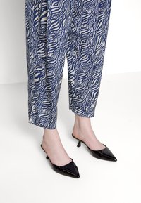 Stella Nova Pantalon classique - cream/blue