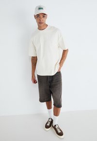 Jack & Jones JJIRON JJORIGINAL - Shorts di jeans - black denim