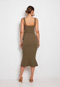 True Violet Cocktailklänning - khaki