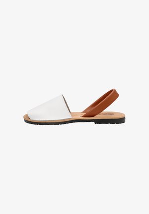 ETIKA, Bailarinas peeptoe - white