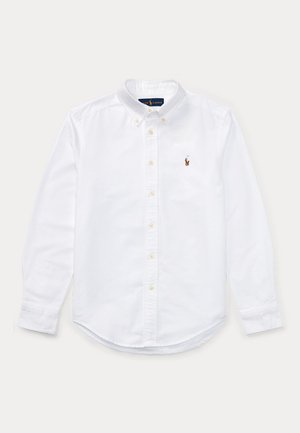 Balts garām piedurknēm pogājams krekls, izgatavots no kokvilnas, ar apkakli, pogu aizdari un mazu izšūtu logo uz krūškurvja.