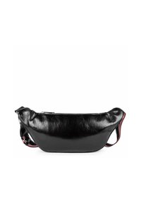 Borsa a tracolla in pelle nera con forma curva, texture lucida, chiusura con zip e dettagli a strisce colorate sulla tracolla.