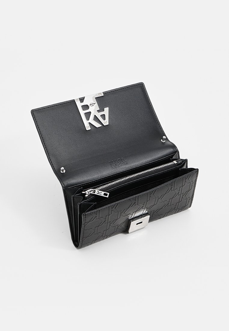 Portefeuille en cuir noir avec motif embossé, fermeture en métal argenté et compartiment zippé. Vue ouverte montrant l'organisation intérieure.