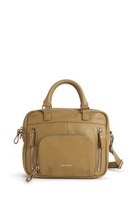 Borsa a mano in pelle color cuoio con doppio manico superiore, tracolla rimovibile e molteplici tasche con cerniera. Caratterizzata da una texture liscia e un dettaglio con logo.