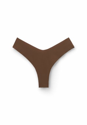 Hnědé tanga s V-čkovým pasem a hladkým povrchem, navržené v minimalistickém stylu bez viditelných vzorů nebo kovových prvků.