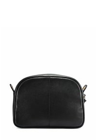 Czarna skórzana torba o zaokrąglonym kształcie, gładkiej fakturze, podwójnych zamkach błyskawicznych i bocznych uchwytach. Minimalistyczny design bez widocznych wzorów czy akcentów.