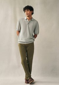 Next REGULAR FIT szary