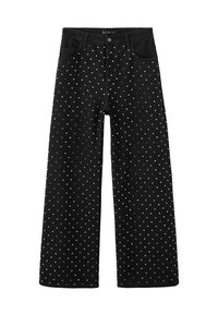 Jeans anchos negros con adornos de tachuelas plateadas que cubren uniformemente la parte delantera y trasera, con bolsillos frontales y presillas para cinturón.