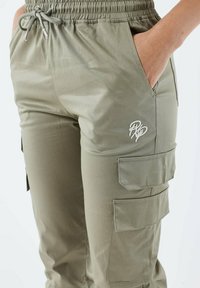 Project X Paris À POCHES MULTIPLES - Cargohose - olive