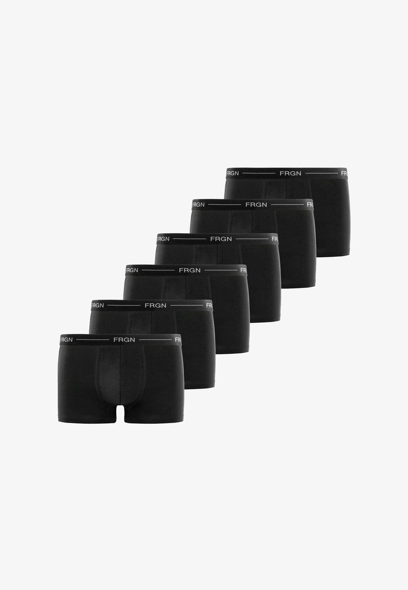 Six boxers noirs avec des ceintures élastiques portant la marque "FRGN", disposés en rangée décalée sur un fond blanc.