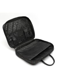 Sac zippé noir avec des motifs géométriques colorés. L'intérieur comprend plusieurs poches et un grand compartiment avec une doublure en tissu lisse.