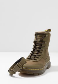 Dr. Martens Botines con cordones - khaki