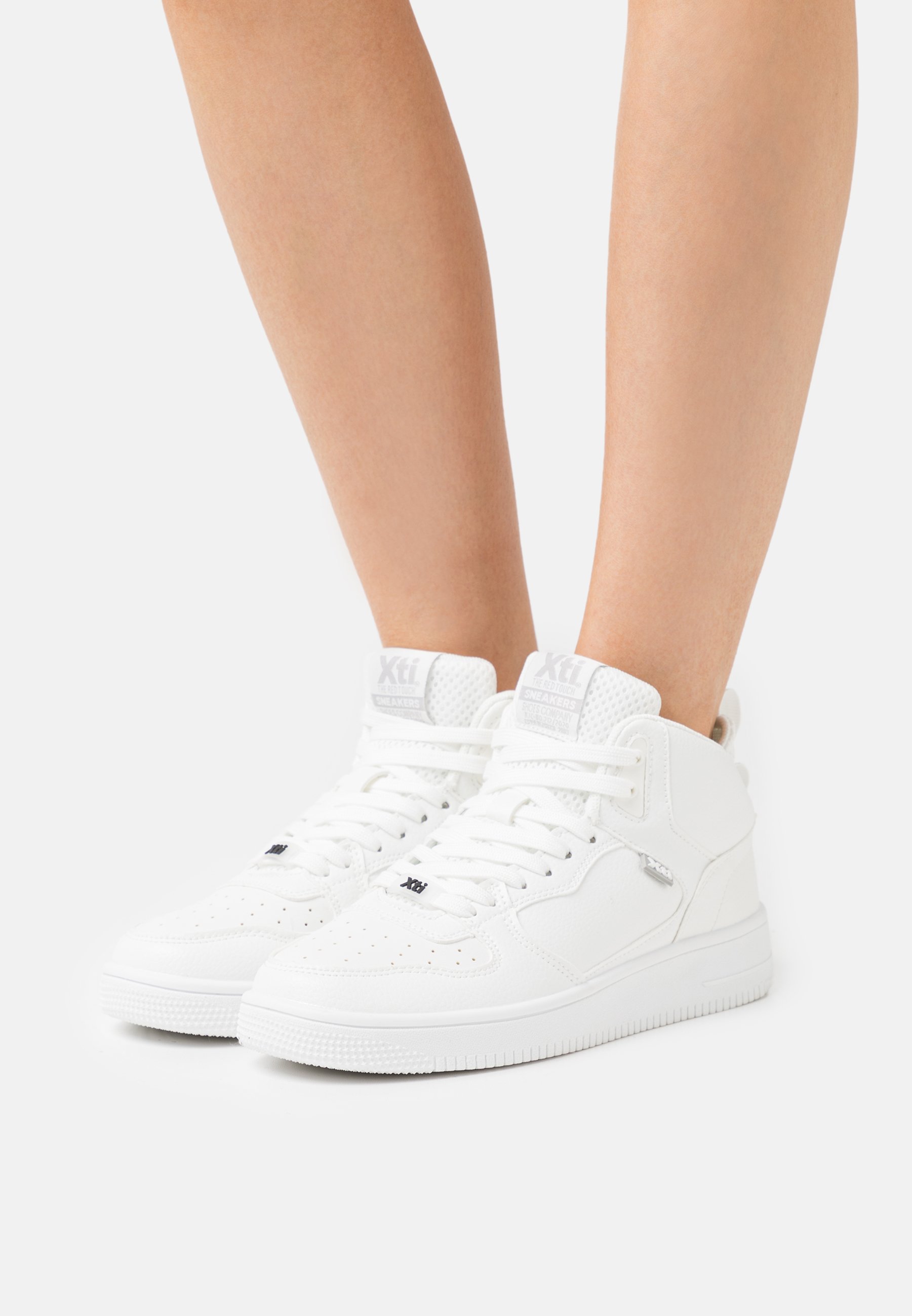 xti trainers white