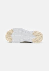 Puma SOFTRIDE ONE4ALL FEMME WN'S - Tenisice za cestovno trčanje - alpine snow/white/gold