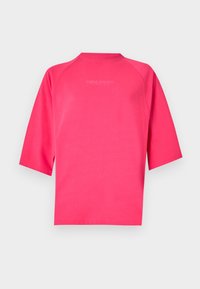 - T-shirt z nadrukiem