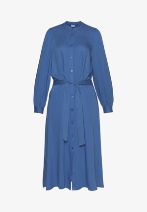 Blaues Hemdkleid mit hochgeschlossenem Kragen, langen Ärmeln und passendem Taillengurt. Hat einen geraden Schnitt, Seitenschlitze und eine glatte Textur.