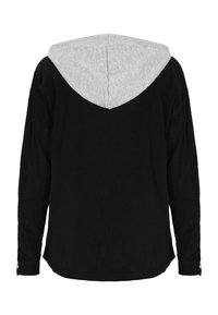 Sweatshirt din catifea neagră cu glugă gri, având mâneci lungi și detalii cu nasturi pe manșete, textură moale și croială lejeră.