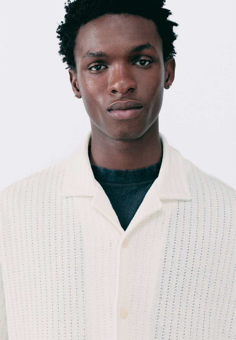 PULL&BEAR SHORT SLEEVE CUTWORK - SHIRT - Chemise - white
