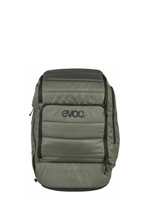 Zaino imbottito color oliva della marca Evoc con più scomparti con cerniera, mostrato frontalmente su sfondo bianco.