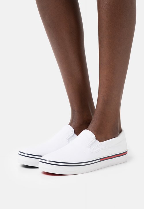 Vans UA CLASSIC SLIPON PLATFORM Matalavartiset tennarit true white