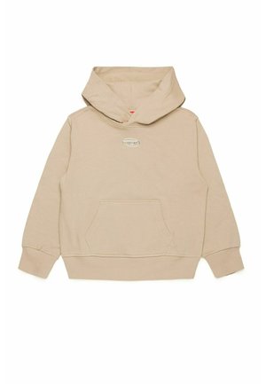 Felpa con cappuccio beige realizzata in morbido tessuto, dotata di una tasca frontale, polsini a coste e un piccolo logo metallico sul petto.