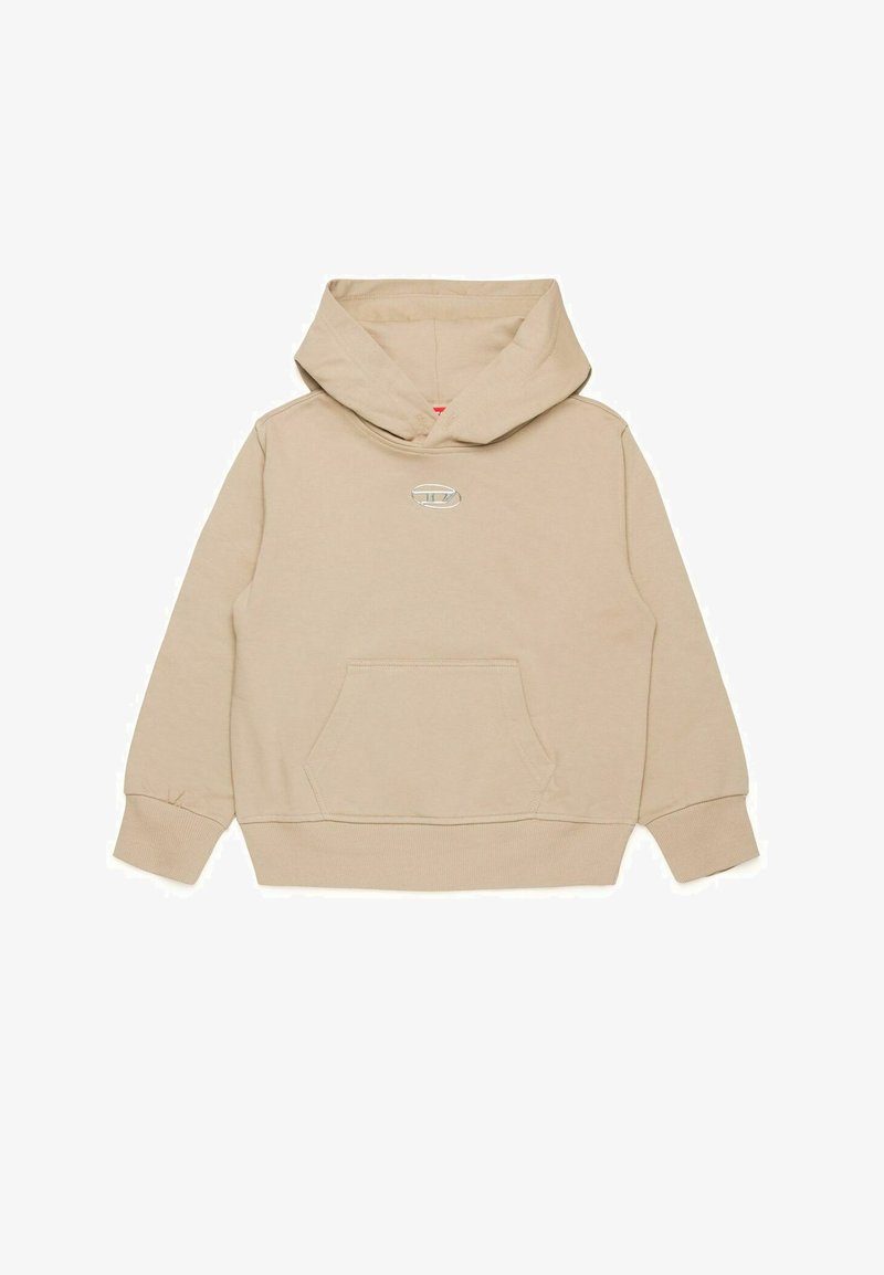 Felpa con cappuccio beige realizzata in morbido tessuto, dotata di una tasca frontale, polsini a coste e un piccolo logo metallico sul petto.