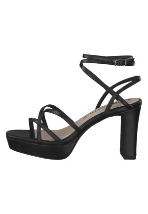 Zwarte sandalen met hoge hakken en een plateau, met meerdere gekruiste banden en een enkelgesp. Glad materiaal en een blokhak ontwerp.