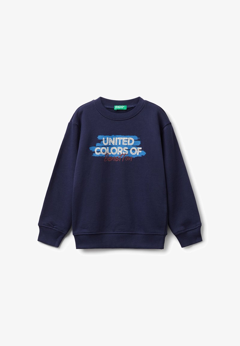 Námořnicky modrý sweatshirt s kulatým výstřihem a žebrovanými manžetami a lemováním, s nápisem "UNITED COLORS OF benetton" na modrém štětci designu na přední straně.