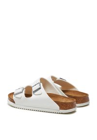 Sandali bianchi con due fibbie argentate, soletta in sughero e suola in gomma. Design aperto sul retro con una texture liscia e leggero supporto della volta.