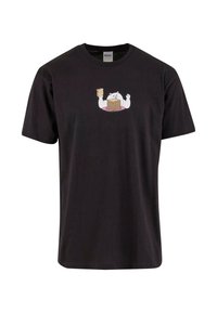 Svart t-skjorte med korte ermer laget av bomull. Har et tegneserieillustrasjon av en katt med toast og pannekaker på brystet. Rund halsdesign.