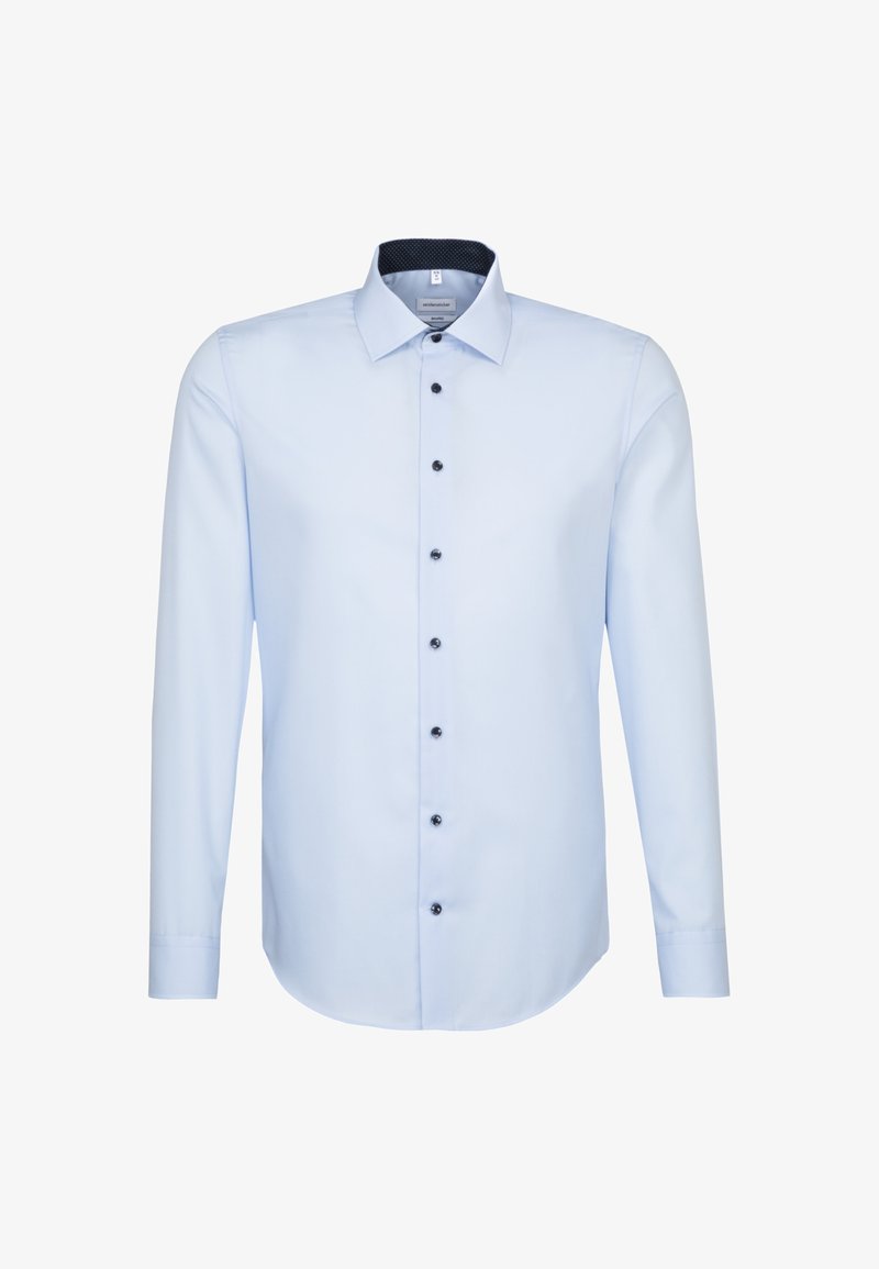 Jasnoniebieska koszula z długim rękawem, wykonana z gładkiego materiału. Posiada zapięcie na guziki z przodu, ciemnoniebieskie guziki oraz wzorzystą podszewkę kołnierza.