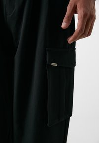 Don't Waste Culture OISHI UNISEX - Παντελόνι cargo - black