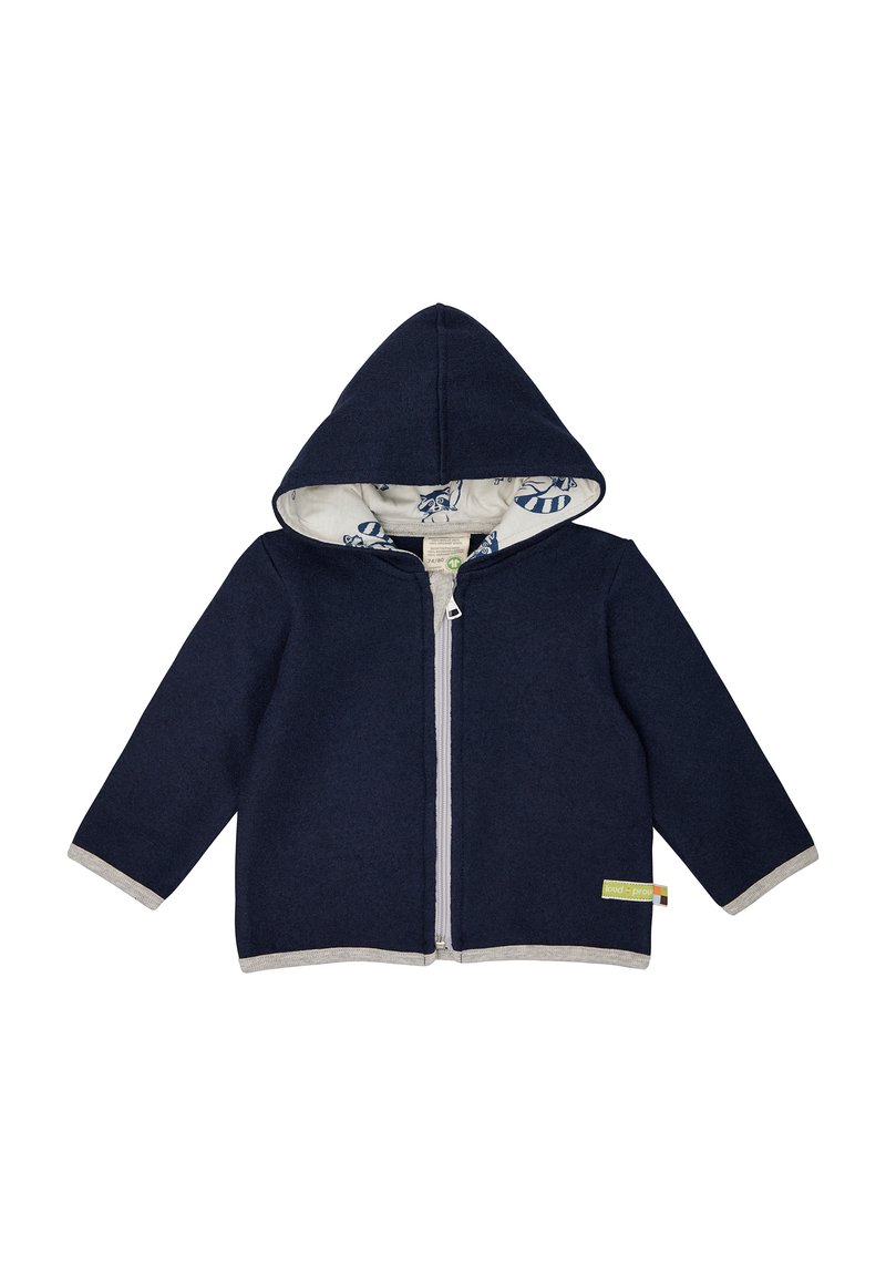 Giacca a vento blu navy con cappuccio e zip frontale, dettagli grigi sulle maniche e sull'orlo, e fodera interna a motivi. Realizzata in tessuto morbido.
