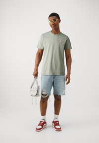 Selected Homme SLHREG CLAUS TEE - Základné tričko - vetiver