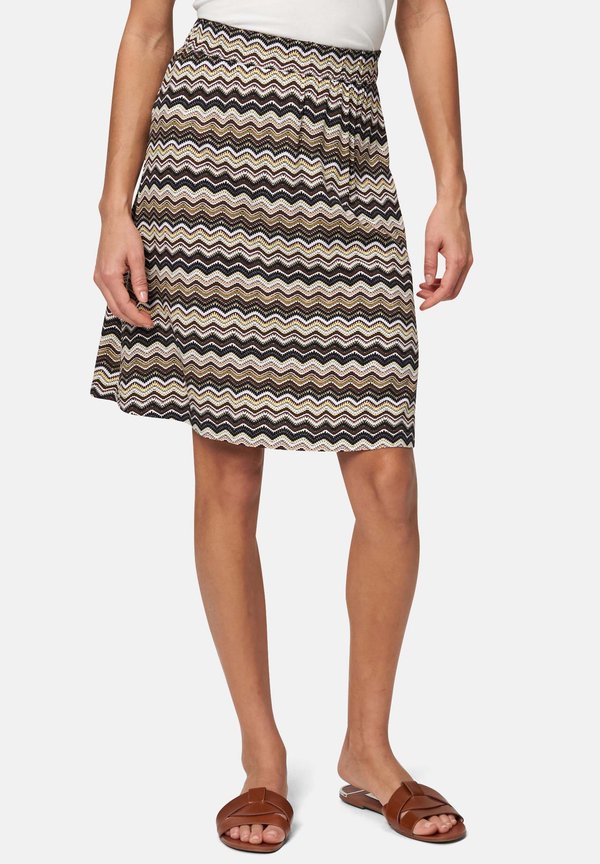 MIT ZICKZACKMUSTER - A-Linien-Rock