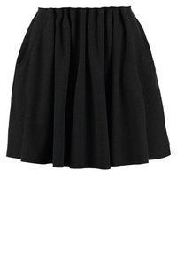 Jupe plissée noire avec une taille élastique et des poches latérales, légèrement évasée vers l'ourlet.