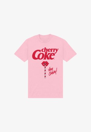 Růžové bavlněné tričko s červeným logem "cherry Coke", grafikou rtů se pruhovaným brčkem a textem "Very Cherry!" v tučném písmu.