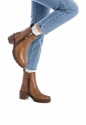 Carmela Botines con plataforma - camel
