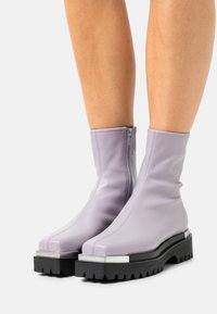 Jeffrey Campbell Botki na platformie