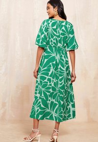 Friends Like These PUFF SLEEVE EMPIRE BUST MIDI - REGULAR FIT - Rochie de zi - green