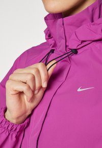 Nike Performance STORM-FIT SWIFT - Sportska jakna - hot fuchsia/black/reflective silver