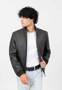 Niet geselecteerd, brown