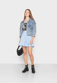 Monki Minissaia - blue solid