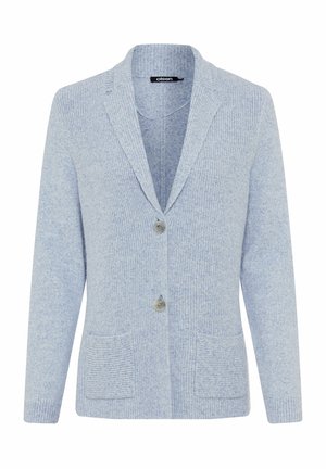 Hellblauer Cardigan mit strukturierter Strickdesign, ausgestattet mit zwei vorderen Taschen, einem Reverskragen und zwei Knöpfen zum Schließen.