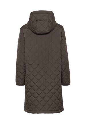 Cappotto lungo trapuntato, marrone scuro, con cappuccio e motivo a diamante. Il tessuto è liscio con una consistenza morbida e una linea dritta.
