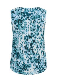 Blusa sin mangas de tejido ligero, con un estampado animal en azul y verde azulado, con un dobladillo trasero redondeado y un sutil detalle de pliegue en la parte posterior.