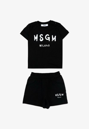 Ensemble pour tout-petit noir à manches courtes avec texte blanc "MSGM Milano" sur le devant du t-shirt et sur la jambe gauche du short à taille élastique.