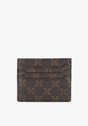 Porte-carte en cuir marron avec motif embossé, cinq fentes verticales pour cartes et une finition texturée. Design compact pour un rangement facile.